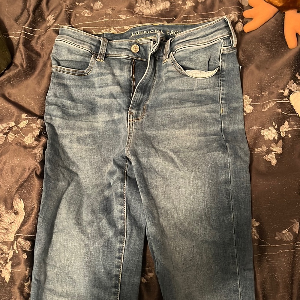 American Eagle women’s size 6 long skinny jeans! TWO PAIRS OF THESE